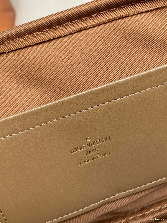 WIS LOUIS VUITTON CROSSBODY UTILITY 0209